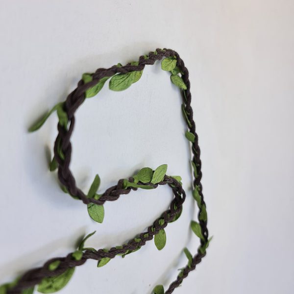 عکس از بند عینک با طرح شاخه درخت و بافته شده و رنگ سبز و قهوه ای مدل 991901