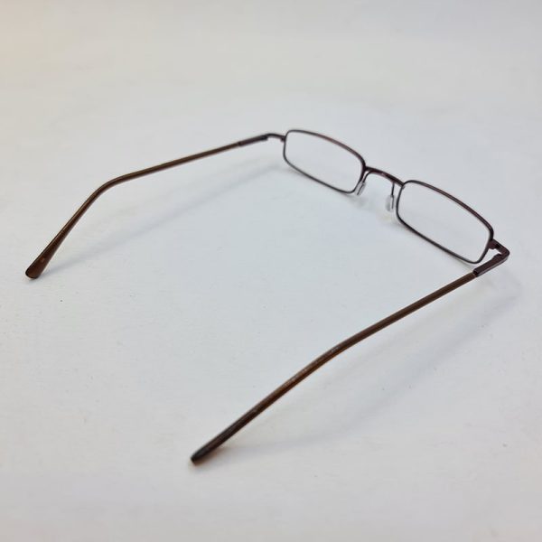 عکس از عینک مطالعه با نمره چشم 1. 75 و طرح خودکاری و قاب قهوه ای و زرد