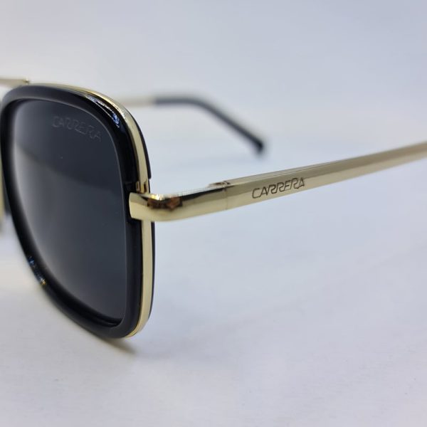 عکس از عینک آفتابی پلاریزه با فریم مربعی، مشکی و طلایی و لنز دودی carrera مدل c426