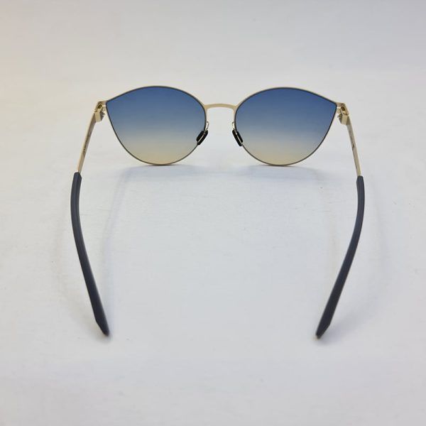 عکس از عینک آفتابی ic! Berlin با فریم طلایی رنگ و گربه ای و لنز آبی مدل ps18026