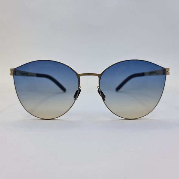 عکس از عینک آفتابی ic! Berlin با فریم طلایی رنگ و گربه ای و لنز آبی مدل ps18026