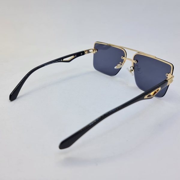 عکس از عینک آفتابی میباخ با فریم طلایی، دسته مشکی و عدسی دودی مدل gz1290