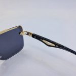عکس از عینک آفتابی میباخ با فریم طلایی، دسته مشکی و عدسی دودی مدل GZ1290