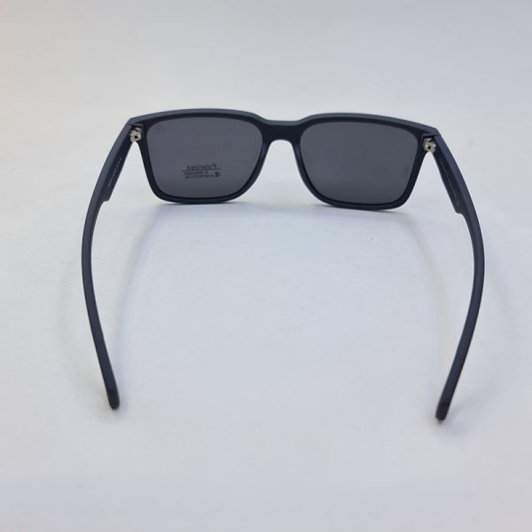 عکس از عینک آفتابی پولاریزد با فریم مربعی و طوسی رنگ مات برند میباخ مدل d22809p