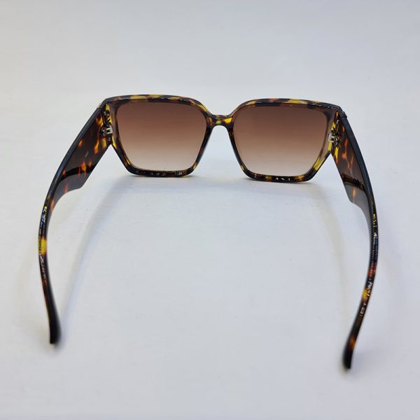 عکس از عینک آفتابی ورساچه با فریم پلنگی و هاوانا و سایز بزرگ و دسته پهن مدل 6851