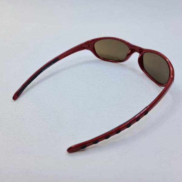 عکس از عینک آفتابی ورزشی با فریم قرمز رنگ و عدسی قهوه ای مدل 7058