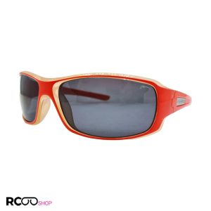 عکس از عینک ورزشی پلاریزه با فریم قرمز رنگ و عدسی دودی تیره برند relax مدل r2260a
