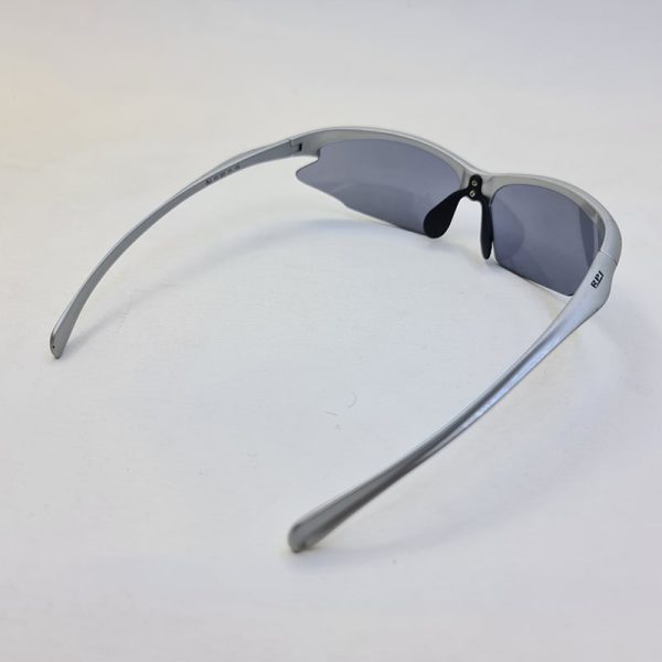 عکس از عینک ورزشی نیم فریم با دودی با فریم نقره ای رنگ مدل sj11