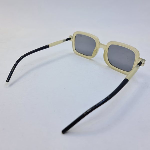 عکس از عینک آفتابی مربعی شکل با فریم رنگ کرمی و مشکی برند دیور مدل fg888