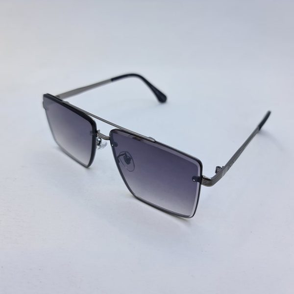 عکس از عینک آفتابی ditiai با فریم نوک مدادی و مربعی و لنز دودی مدل 9683