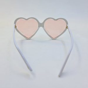 عکس از عینک شب با فریم سفید رنگ و قلبی و عدسی صورتی برند GUCCI مدل GG0360S