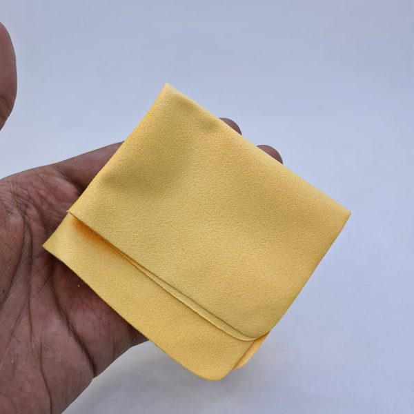 عکس از دستمال عینک نانو برای تمیز کردن عدسی با رنگ زرد مدل 991823