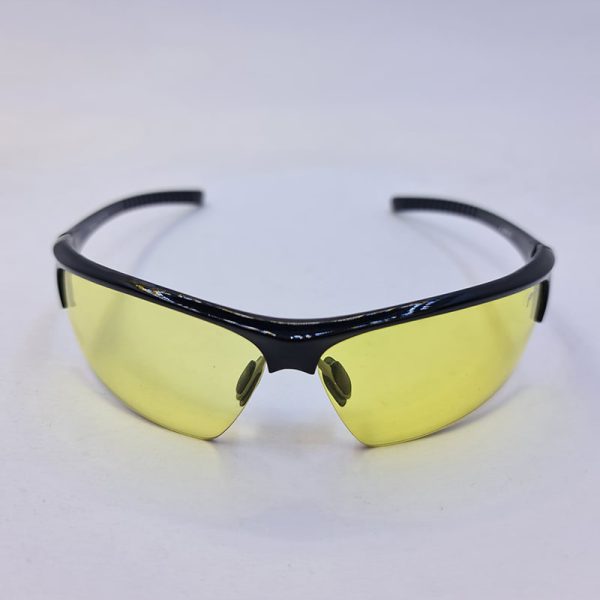 عکس از عینک ورزشی نیم فریم مشکی رنگ و عدسی زرد رنگ مدل r5246a