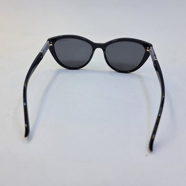 عکس از عینک آفتابی گربه ای مشکی رنگ با فریم کائوچو برند باربری مدل 2035