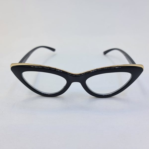 عکس از فریم عینک طبی مثلثی شکل با رنگ مشکی و طلایی برند gucci مدل g10a