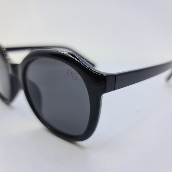عکس از عینک آفتابی dior چندضلعی با فریم مشکی رنگ و عدسی دودی تیره مدل kd98051