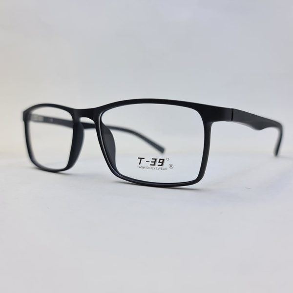عکس از عینک طبی مستطیلی شکل مشکی رنگ با فریم tr90 و دسته فنری مدل 9831
