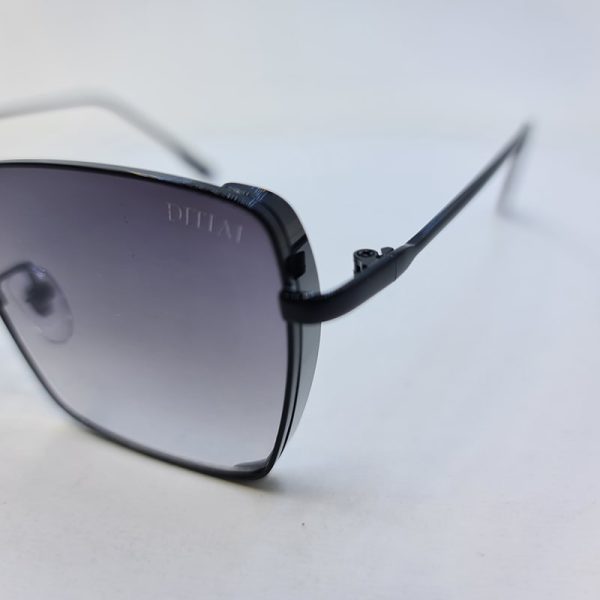 عکس از عینک آفتابی با فریم فلزی و مشکی رنگ و عدسی سایه روشن برند دیتیای مدل 9578