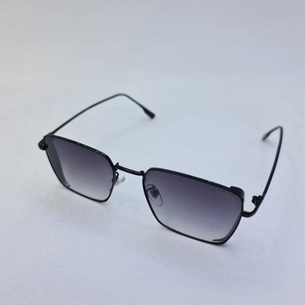 عکس از عینک آفتابی با فریم فلزی و مشکی رنگ و عدسی سایه روشن برند دیتیای مدل 9578