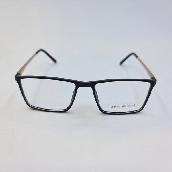 عکس از فریم عینک طبی tr مستطیلی مشکی رنگ با دسته طلایی و فنری 013