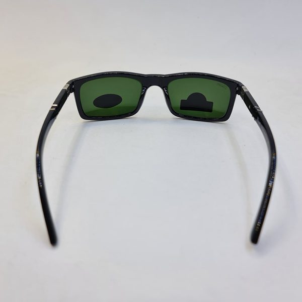 عکس از عینک آفتابی پرسول با عدسی سبز و سنگ و فریم مستطیلی مشکی رنگ مدل po3103