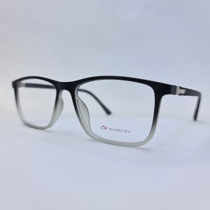 عکس از عینک طبی مستطیلی شکل با فریم مشکی و تی آر 90 و دسته فنری مدل 2003
