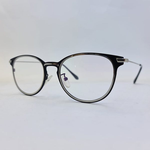 عکس از عینک طبی گرد مشکی رنگ با دسته نقره ای مدل 885232