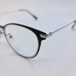 عکس از عینک طبی گرد مشکی رنگ با دسته نقره ای مدل 885232
