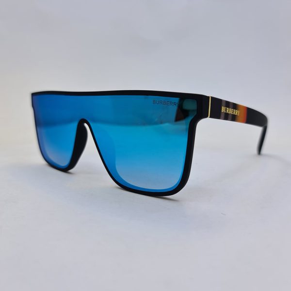 عکس از عینک آفتابی مردانه با فریم مشکی و ysl و عدسی آینه ای آبی رنگ باربری مدل 4239