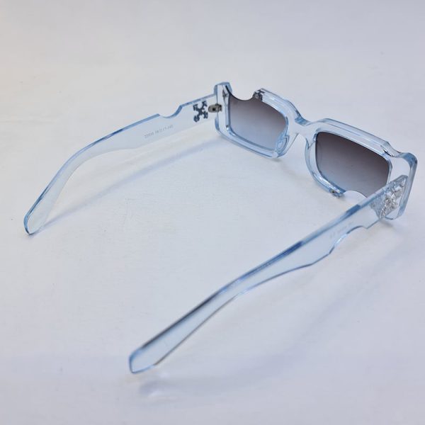 عکس از عینک آفتابی اف وایت با فریم آبی رنگ و شفاف و فانتزی طرح گاز زده مدل 22030