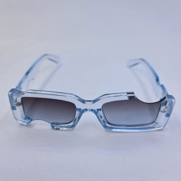 عکس از عینک آفتابی اف وایت با فریم آبی رنگ و شفاف و فانتزی طرح گاز زده مدل 22030
