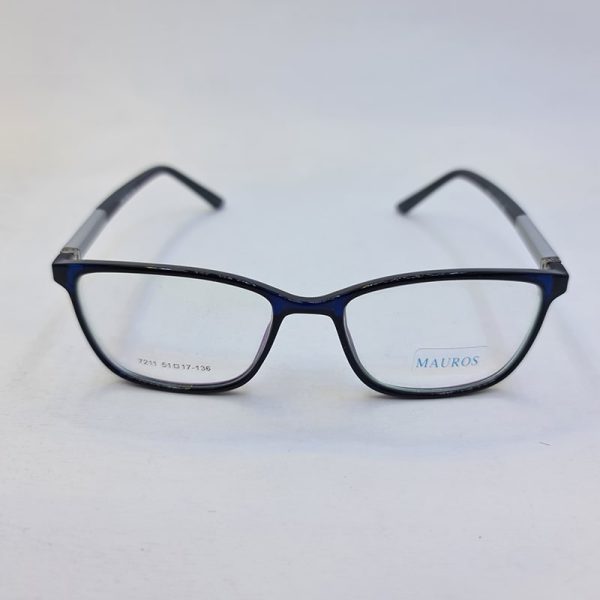عکس از عینک طبی مستطیلی شکل آبی رنگ با فریم کائوچو و دسته فنری مدل 7211