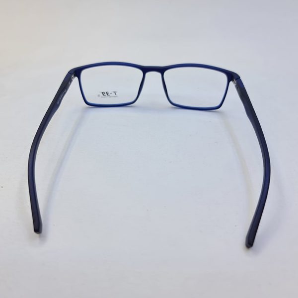عکس از عینک طبی مستطیلی شکل آبی رنگ با فریم tr90 و دسته فنری مدل 9831