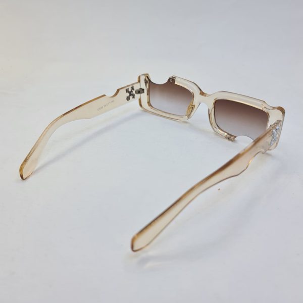 عکس از عینک آفتابی اف وایت با فریم شفاف و لنز قهوه ای سایه روشن و فانتزی مدل 22030