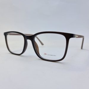 عکس از عینک طبی مستطیلی شکل با فریم قهوه ای و TR90 و دسته فنری مدل 2002
