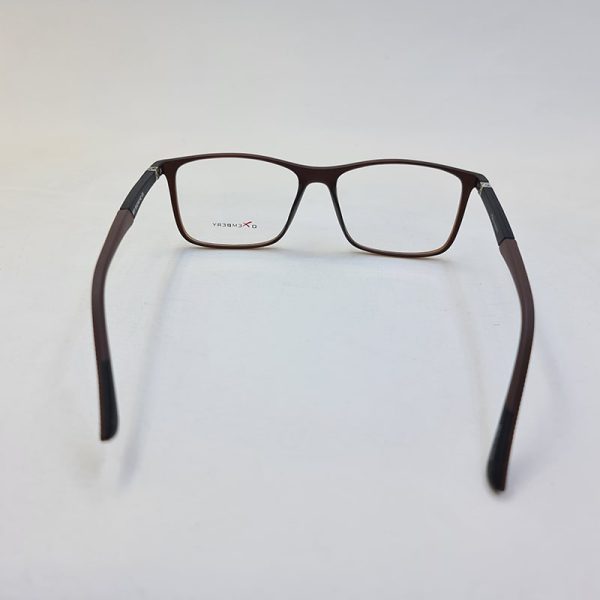 عکس از عینک طبی tr90 مستطیلی شکل با فریم قهوه ای و دسته فنری مدل 820