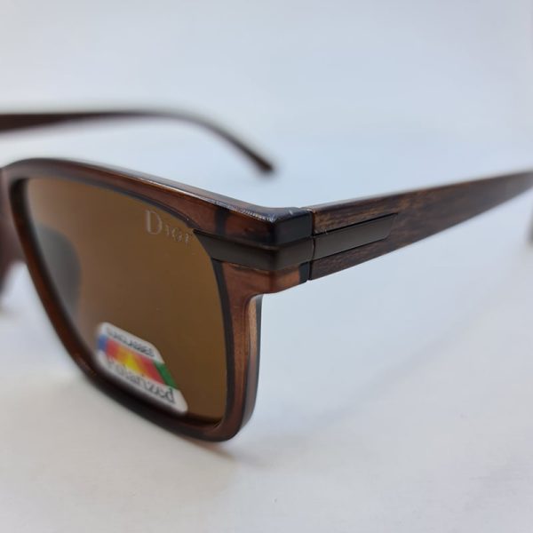 عکس از عینک آفتابی پولاریزه dior با فریم قهوه ای و دسته طرح چوبی مدل 4012