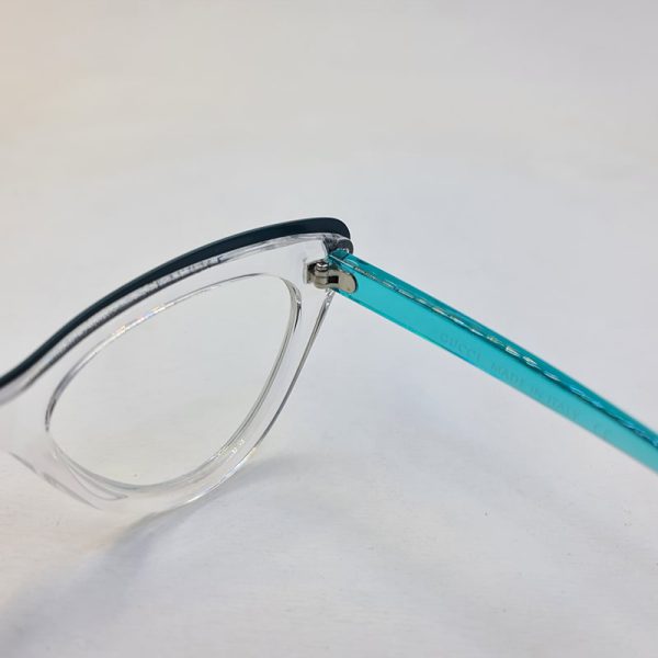 عکس از فریم عینک طبی گربه ای بی رنگ و دسته سبز برند گوچی مدل g10a