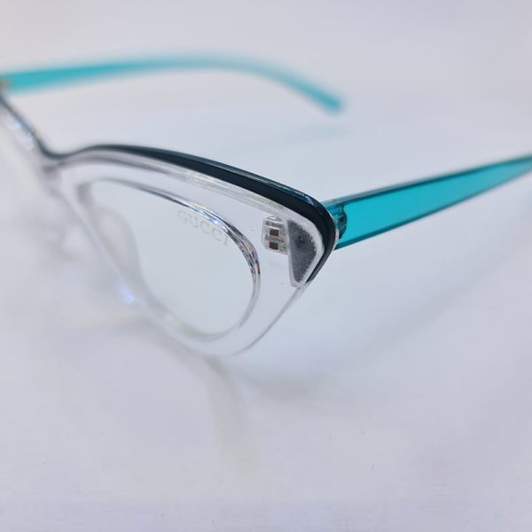 عکس از فریم عینک طبی گربه ای بی رنگ و دسته سبز برند گوچی مدل g10a