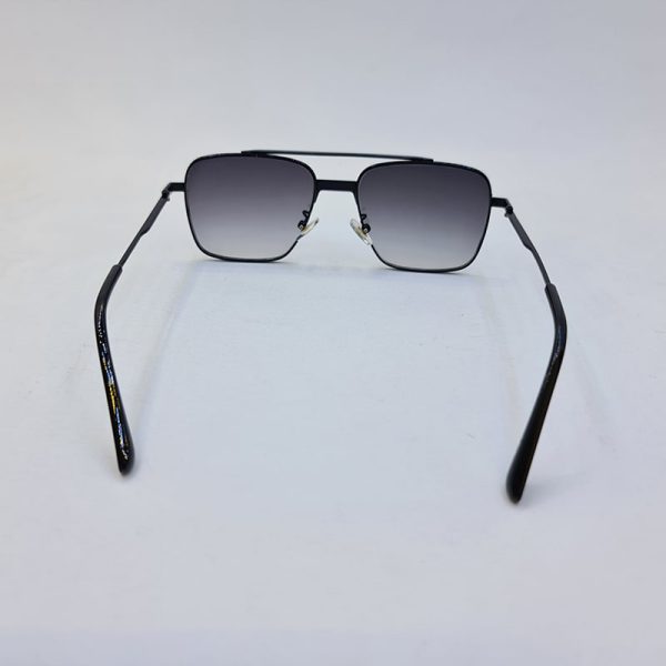 عکس از عینک آفتابی دیتیای با فریم مربعی و مشکی رنگ و عدسی دودی مدل 9652