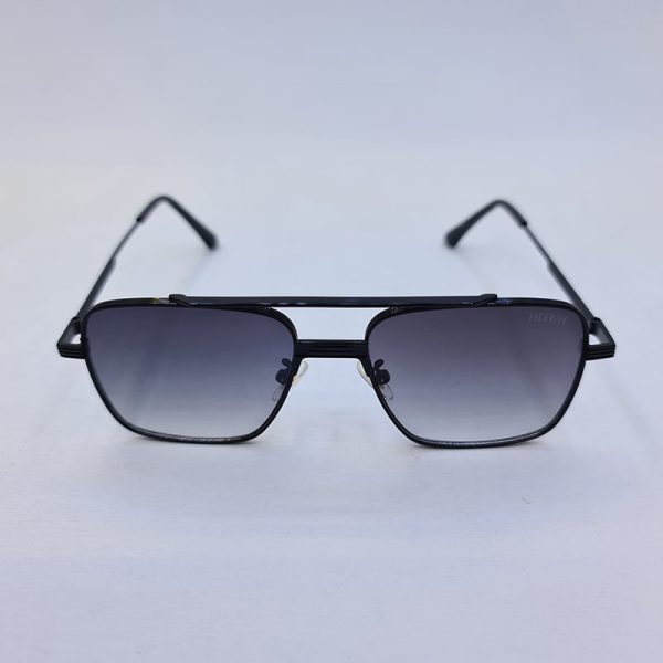 عکس از عینک آفتابی دیتیای با فریم مربعی و مشکی رنگ و عدسی دودی مدل 9652