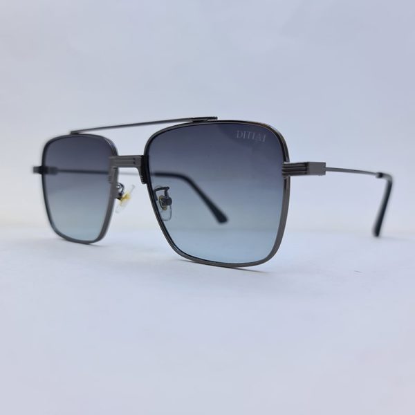 عکس از عینک آفتابی ditiai با فریم مربعی و نوک مدادی و لنز سایه روشن مدل 9652