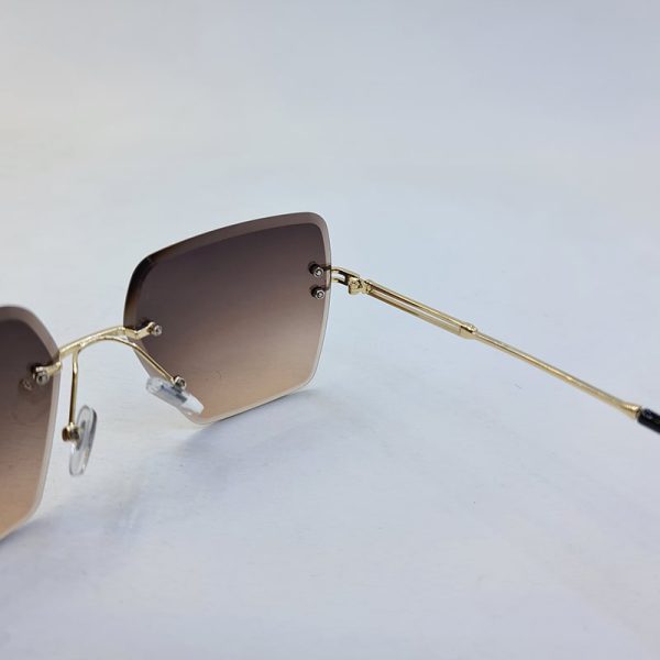 عکس از عینک آفتابی دیتیای فریم لس با لنز قهوه ای زیتونی و دسته طلایی مدل 9530