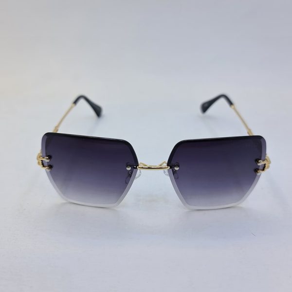 عکس از عینک آفتابی بدون فریم برند ditiai با لنز هایلایت دودی و دسته طلایی مدل 9530