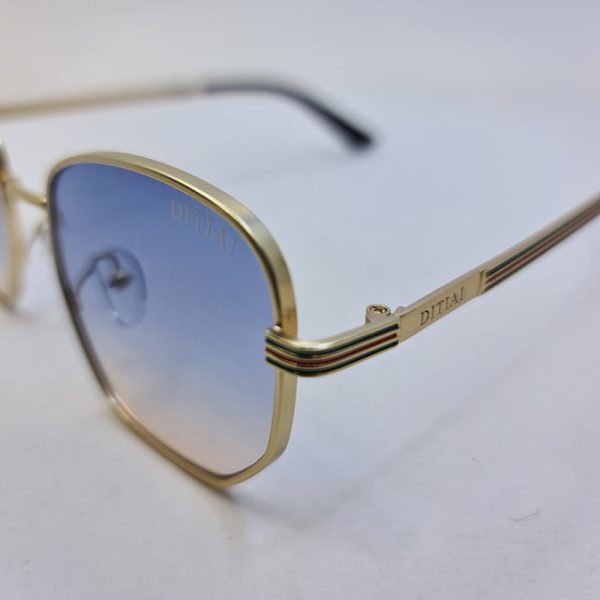 عکس از عینک افتابی دیتیای طلایی رنگ با دسته طرح دار و لنز دو رنگ آبی و قهوه ای مدل 18019