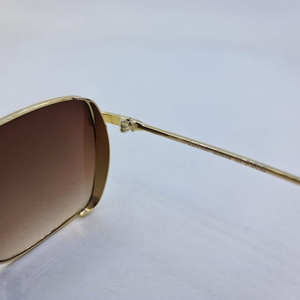 عکس از عینک آفتابی با فریم طلایی رنگ و عدسی قهوه ای رنگ برند دیتیای مدل 9578