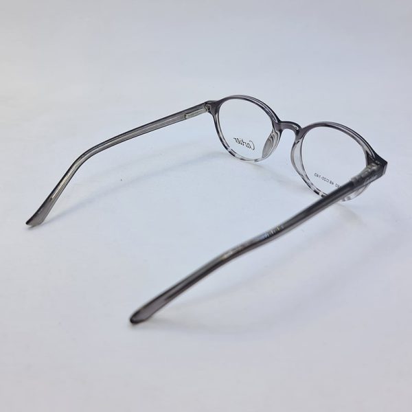 عکس از عینک طبی گرد با فریم کائوچو و رنگ طوسی و دسته فنر دار مدل 2980