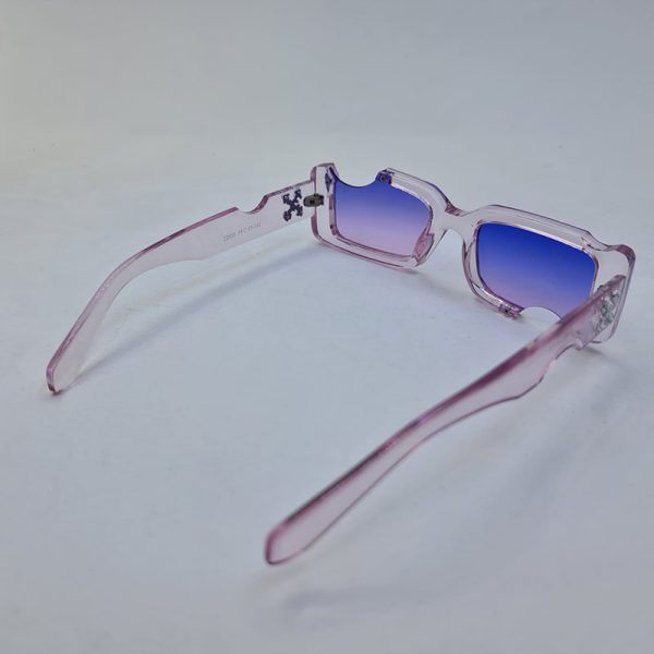 عکس از عینک آفتابی با فریم صورتی رنگ و شفاف و فانتزی طرح گاز زده برند off-white مدل 22030