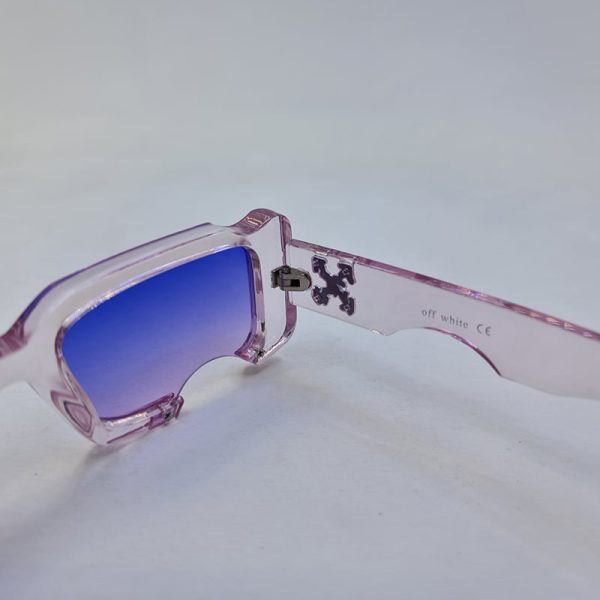 عکس از عینک آفتابی با فریم صورتی رنگ و شفاف و فانتزی طرح گاز زده برند off-white مدل 22030