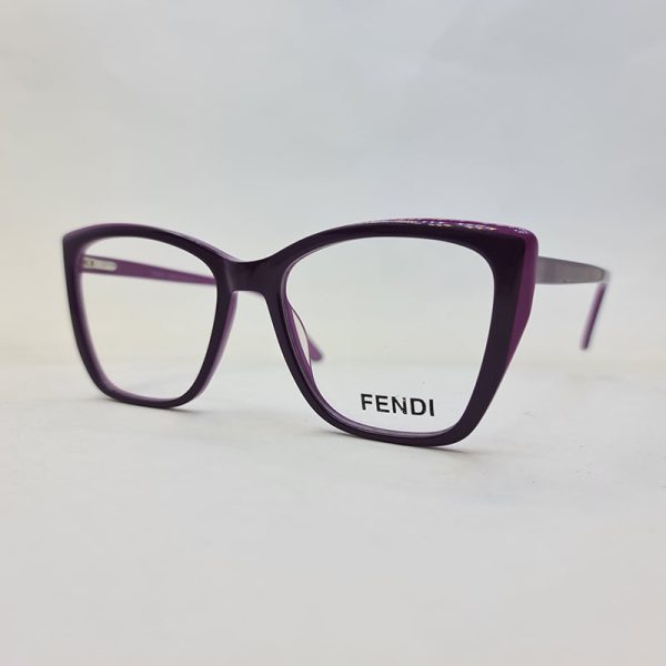 عکس از فریم عینک طبی گربه ای شکل با رنگ بنفش برند fendi مدل ag98057